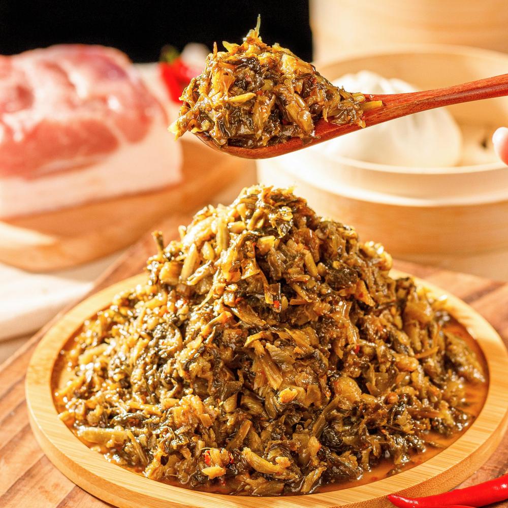 笋丝酸菜馅又叫老坛酸菜馅，我们精挑细选上好家常泡菜，多道摘取清洗工序，保留最精华的部分，搭配猪肉与笋丝，口味独特，这一口“老坛酸菜”你值得拥有。
