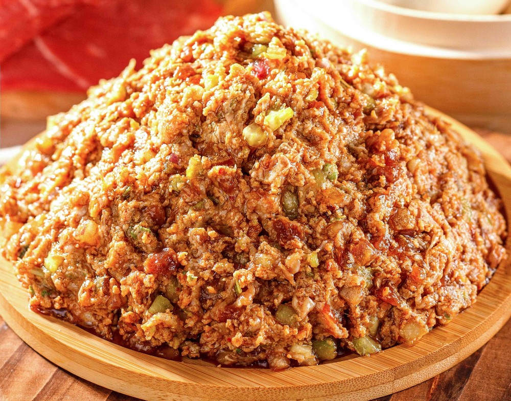 “香辣牛肉馅”可谓是包联的“顶流”产品了，常年占据包联馅料的销量榜首且口碑绝佳。牛肉馅采用优质牛肉搭配包联独家秘方，细腻嫩滑，回味有一丝淡淡的辣，口感层次丰富，令人欲罢不能，深受全国各地的顾客喜爱。